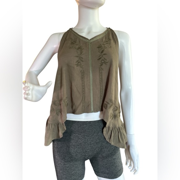 Alythea. Stylish olive Sleeveless Top Size S - Picture 3 of 9